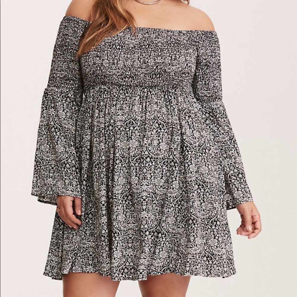 🆕 Torrid Abstract Print Smocked Bell Sleeve Dress